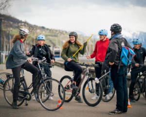 Jugendliche an Zuger Schulen sollen zum Velofahren motiviert werden.